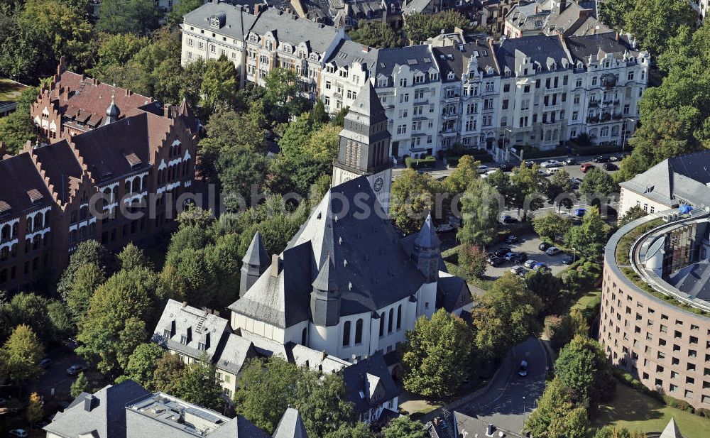 Aerial photograph Wiesbaden - Blick auf die Lutherkirche. Die Kirche wurde zwischen 1908 und 1910 im Jugendstil erbaut. View of the Lutheran Church. The church was built between 1908-1910 in the Art Nouveau style.