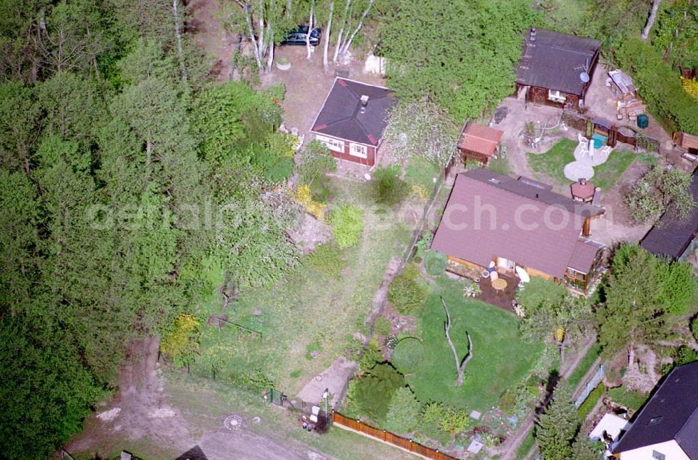 Aerial image Bergfelde / Brandenburg - 02.Mai 2003 Grundstück der Familie Greinius in der Berkowstraße 1 in Bergfelde