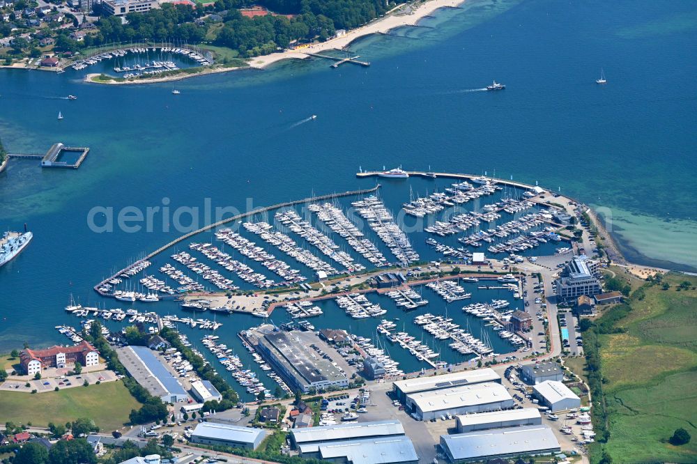 Aerial image Neustadt in Holstein - Marina - harbour area on the shore of the new town-dwellers bay in the district on street An der Wiek of Neustadt in Neustadt in Holstein in the federal state Schleswig-Holstein