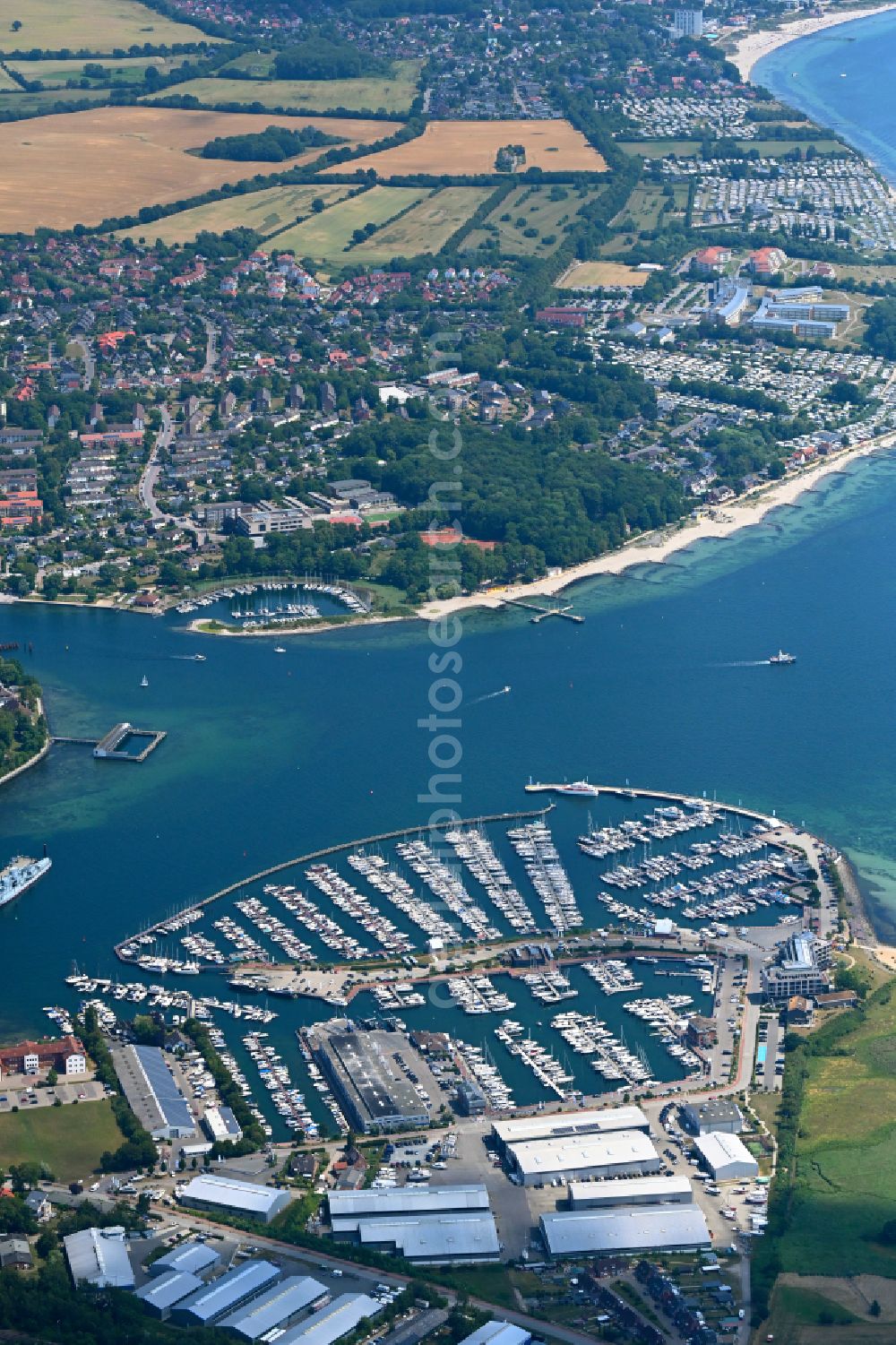Aerial photograph Neustadt in Holstein - Marina - harbour area on the shore of the new town-dwellers bay in the district on street An der Wiek of Neustadt in Neustadt in Holstein in the federal state Schleswig-Holstein