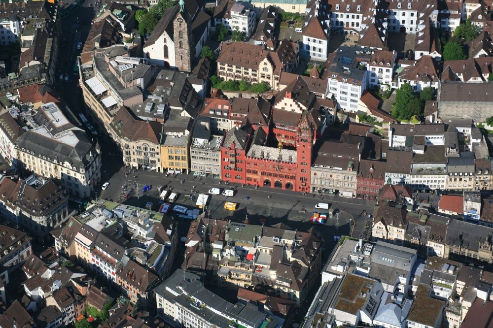 Aerial photograph Basel - Ensemble space market place und City hall in the inner city center in Basel in Basel, Switzerland
