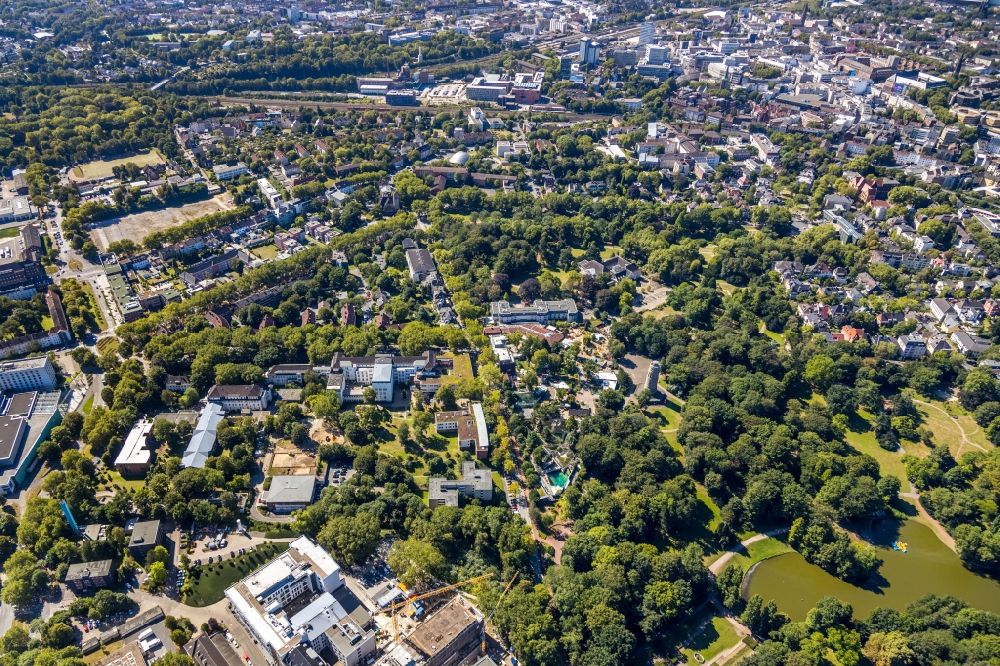 Bochum from above - Marriott Courtyard Hotel in the city park and the zoo Bochum in the state North Rhine-Westphalia