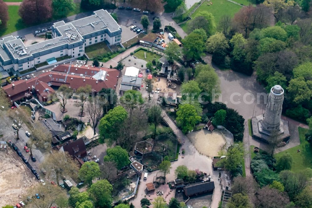 Aerial photograph Bochum - Marriott Courtyard Hotel in the city park and the zoo Bochum in the state North Rhine-Westphalia