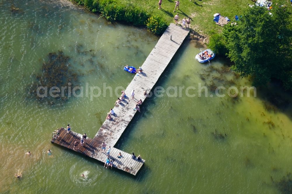 Aerial photograph Friedland - Mass influx of bathers on the beach and the shore areas of the lake Wendebachstausee in Friedland in the state Lower Saxony, Germany
