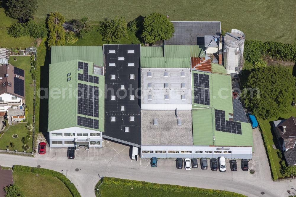 Aerial photograph Ebensee - Buildings and production halls on the premises of the cabinet maker company of Moebel Baumgartner GmbH on Lahnstrasse in Ebensee in Oberoesterreich, Austria