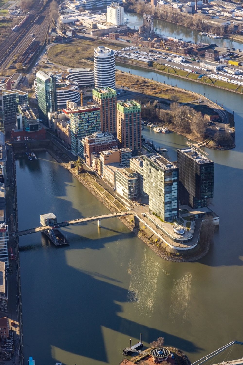 Aerial photograph Düsseldorf - Western Media Harbour area with commercial buildings in Duesseldorf Julo-Levin-Ufer in the district Hafen in Dusseldorf in the state of North Rhine-Westphalia
