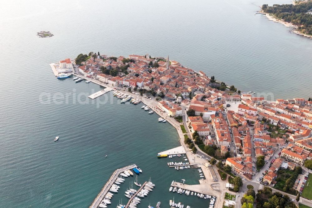 Aerial photograph Porec - Townscape on the seacoast of Adriatic Sea in Porec in Istirien - Istarska zupanija, Croatia
