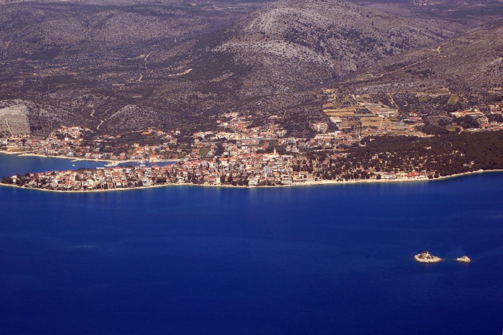 Aerial image Seget Donji - Townscape on the seacoast of Adriatic Sea in Seget Donji in Splitsko-dalmatinska zupanija, Croatia