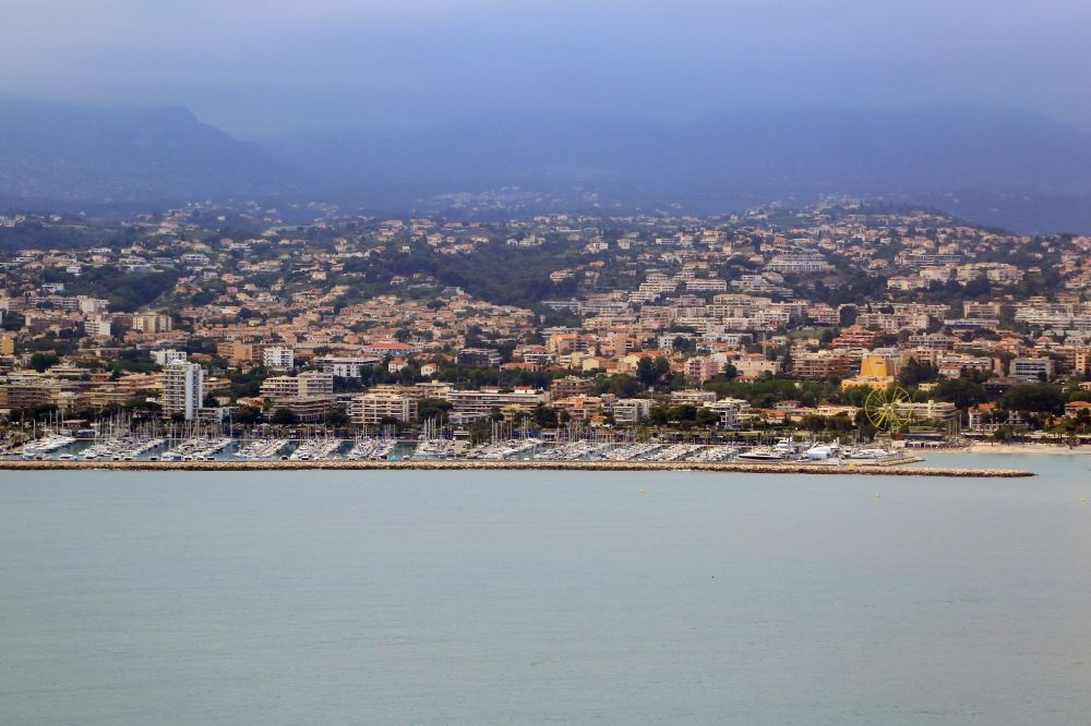 Aerial photograph Saint-Laurent-du-Var - Townscape on the seacoast am Mittelmeer in Saint-Laurent-du-Var in Provence-Alpes-Cote d'Azur, France