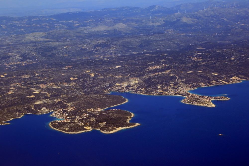 Aerial image Dvornica - Townscape on the seacoast of the Mediterranean and Adriatic Sea in Dvornica in Sibensko-kninska zupanija, Croatia