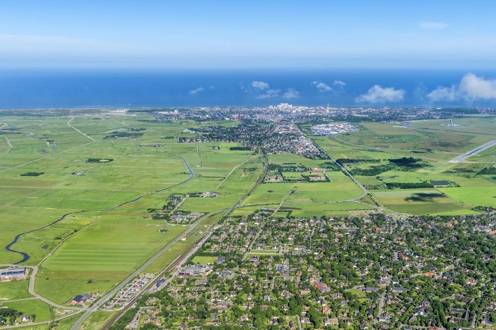 Aerial photograph Sylt-Ost - Townscape on the seacoast of North Sea in Keitum in the state Schleswig-Holstein