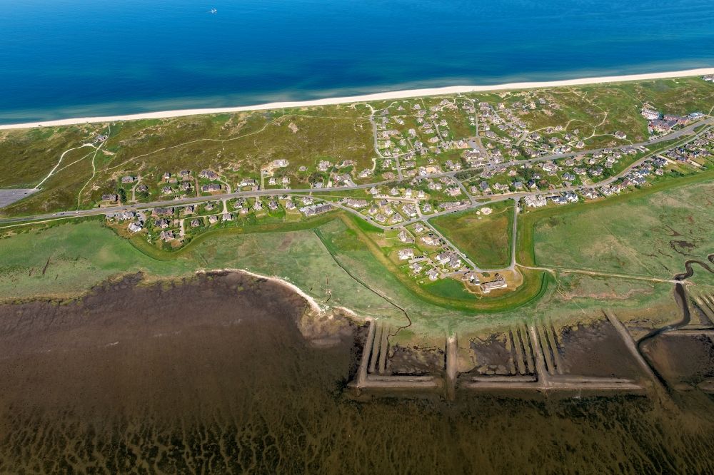 Sylt from the bird's eye view: Townscape on the seacoast of North Sea in Rantum (Sylt) in the state Schleswig-Holstein