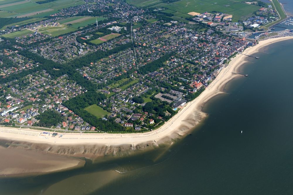 Aerial photograph Wyk auf Föhr - Townscape on the seacoast of of North Sea in Wyk auf Foehr in the state Schleswig-Holstein