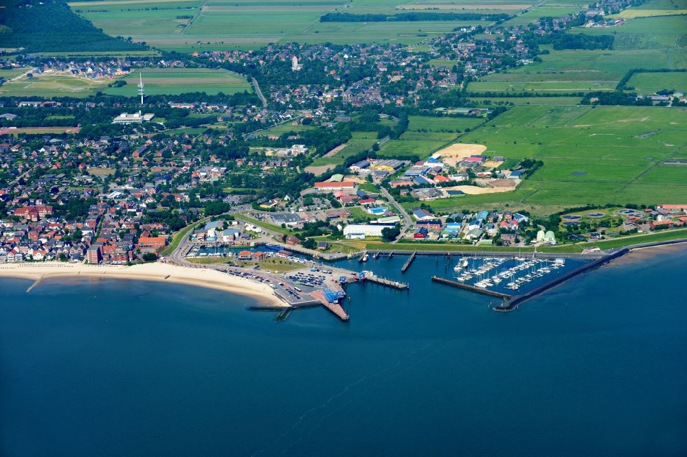 Aerial image Wyk auf Föhr - Townscape on the seacoast of of North Sea in Wyk auf Foehr in the state Schleswig-Holstein