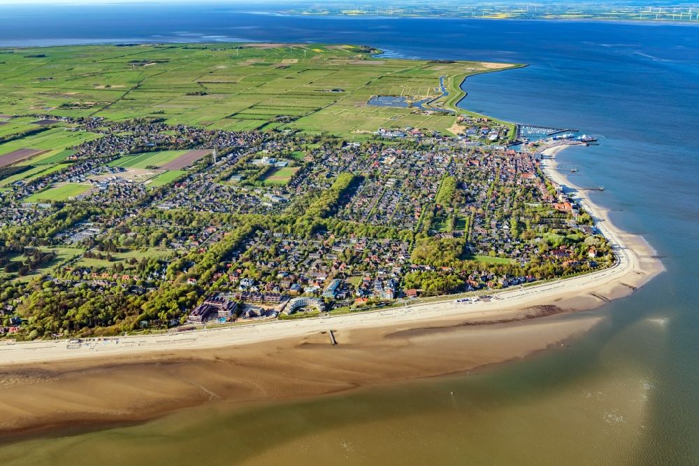 Aerial image Wyk auf Föhr - Townscape Wyk with the harbour on the seacoast of North Sea on Foehr island in the state Schleswig-Holstein