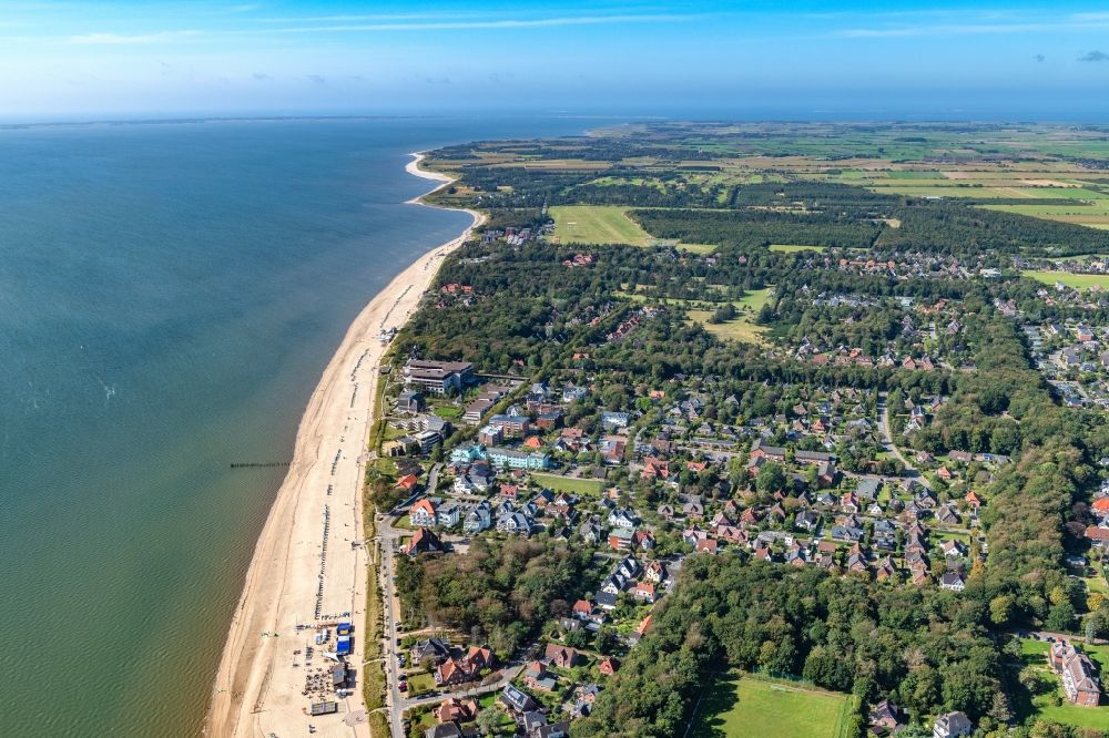 Wyk auf Föhr from the bird's eye view: Townscape Wyk with houses on the seacoast of North Sea on Foehr island in the state Schleswig-Holstein