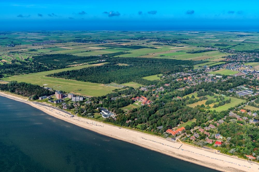 Wyk auf Föhr from above - Townscape Wyk with houses on the seacoast of North Sea on Foehr island in the state Schleswig-Holstein
