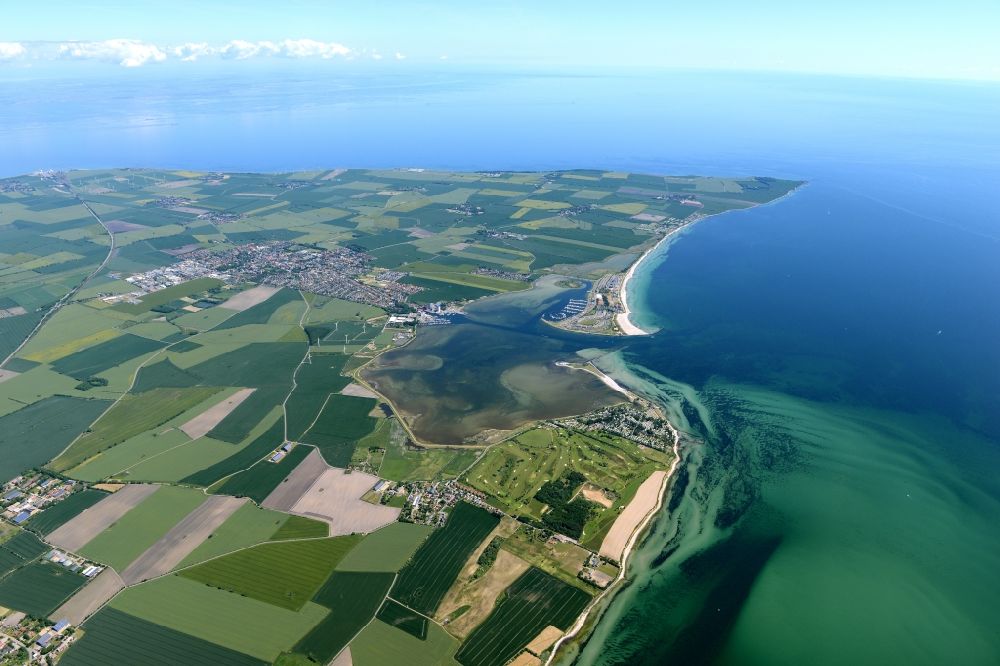 Aerial photograph Burg auf Fehmarn - Townscape on the seacoast of Baltic Sea in Burg auf Fehmarn in the state Schleswig-Holstein
