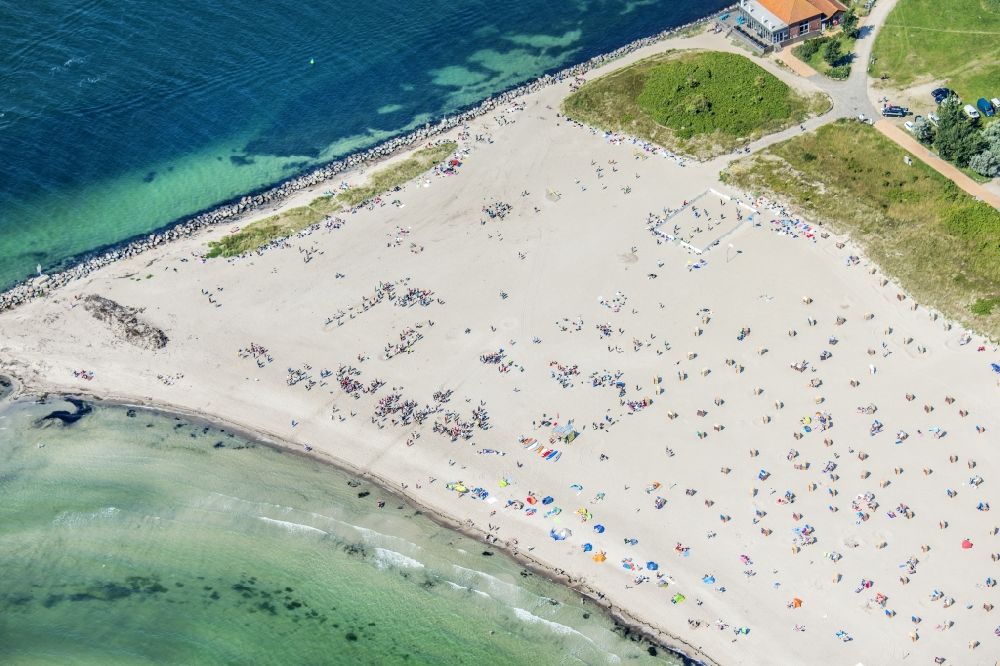 Fehmarn from the bird's eye view: Beach and water view on the sea coast of the Baltic Sea in castle on Fehmarn south beach in the state of Schleswig-Holstein