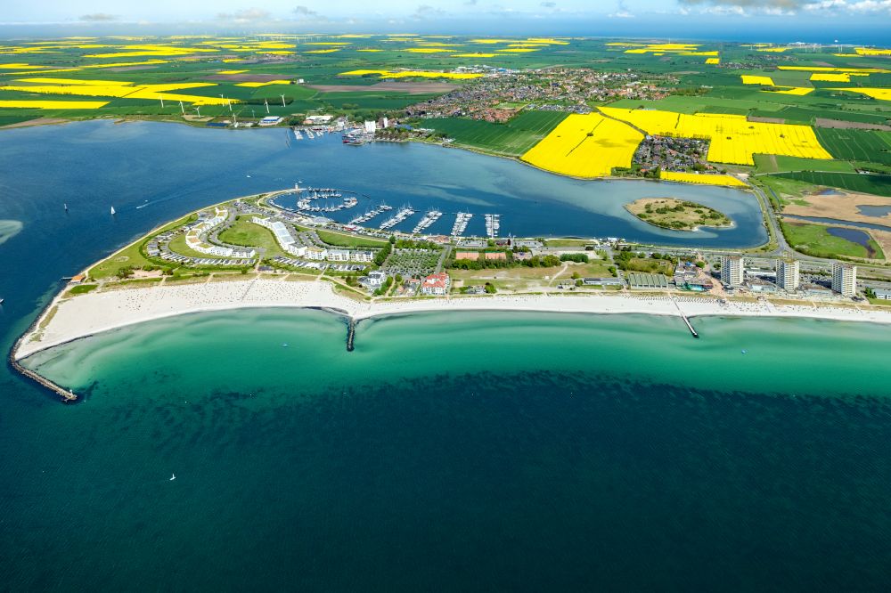 Fehmarn from the bird's eye view: Townscape on the seacoast of Baltic Sea in Burg auf Fehmarn in the state Schleswig-Holstein