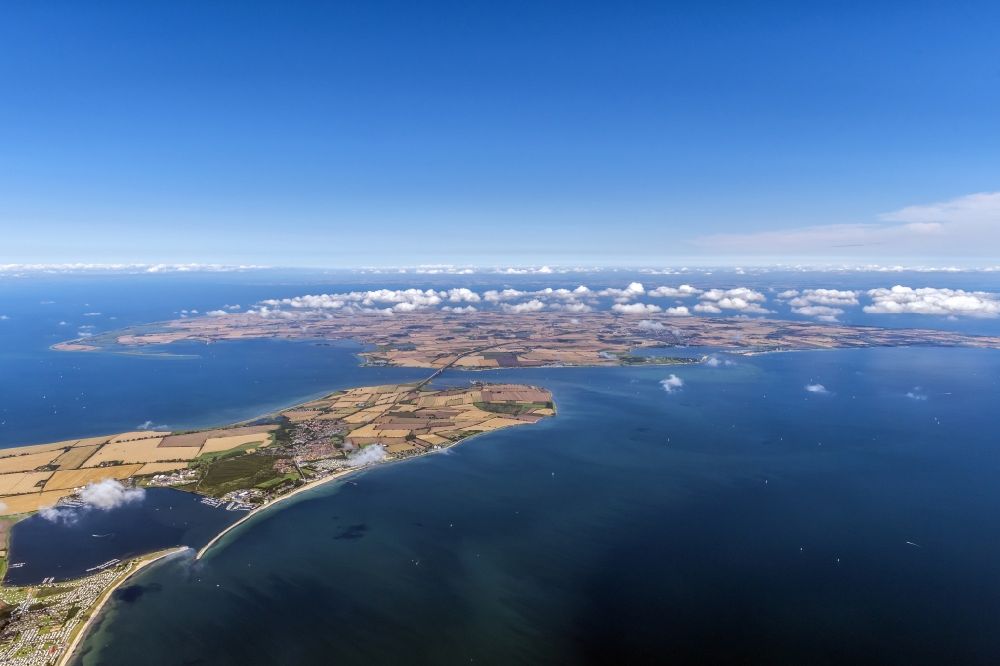 Aerial photograph Fehmarn - Townscape on the seacoast of Baltic Sea in Grossenbrode in the state Schleswig-Holstein