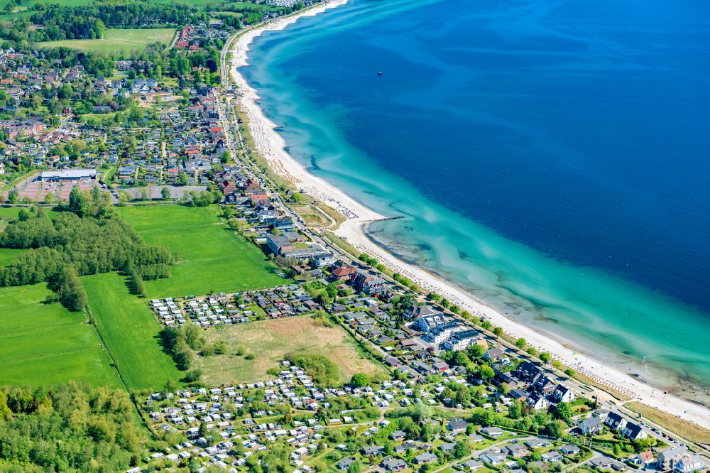 Aerial photograph Scharbeutz - Townscape on the seacoast of Baltic Sea in Haffkrug in the state Schleswig-Holstein