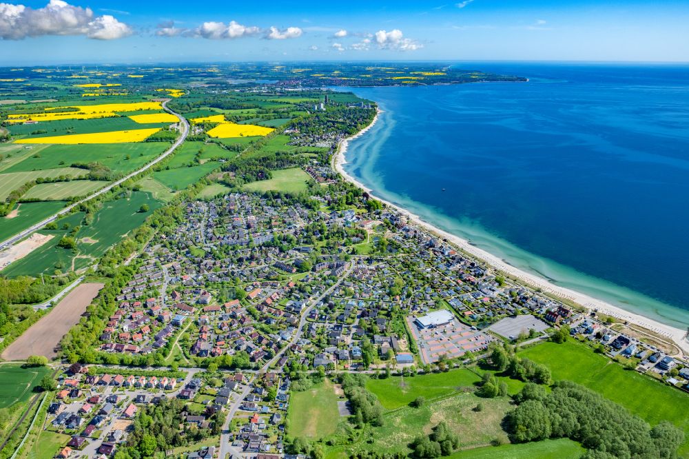 Scharbeutz from the bird's eye view: Townscape on the seacoast of Baltic Sea in Haffkrug in the state Schleswig-Holstein