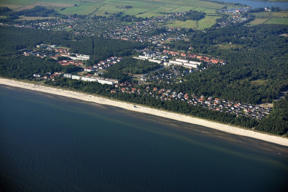 Karlshagen from the bird's eye view: Townscape on the seacoast of the Baltic Sea in Karlshagen in the state Mecklenburg - Western Pomerania