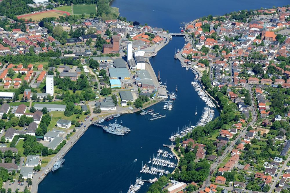 Neustadt in Holstein from the bird's eye view: Townscape on the seacoast of Baltic Sea in Neustadt in Holstein in the state Schleswig-Holstein