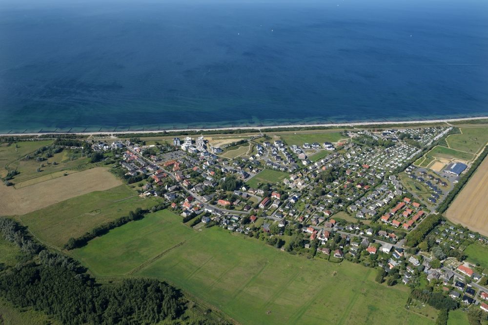 Aerial image Börgerende-Rethwisch - Townscape on the seacoast of the Baltic Sea in the district Boergerende in Boergerende-Rethwisch in the state Mecklenburg - Western Pomerania