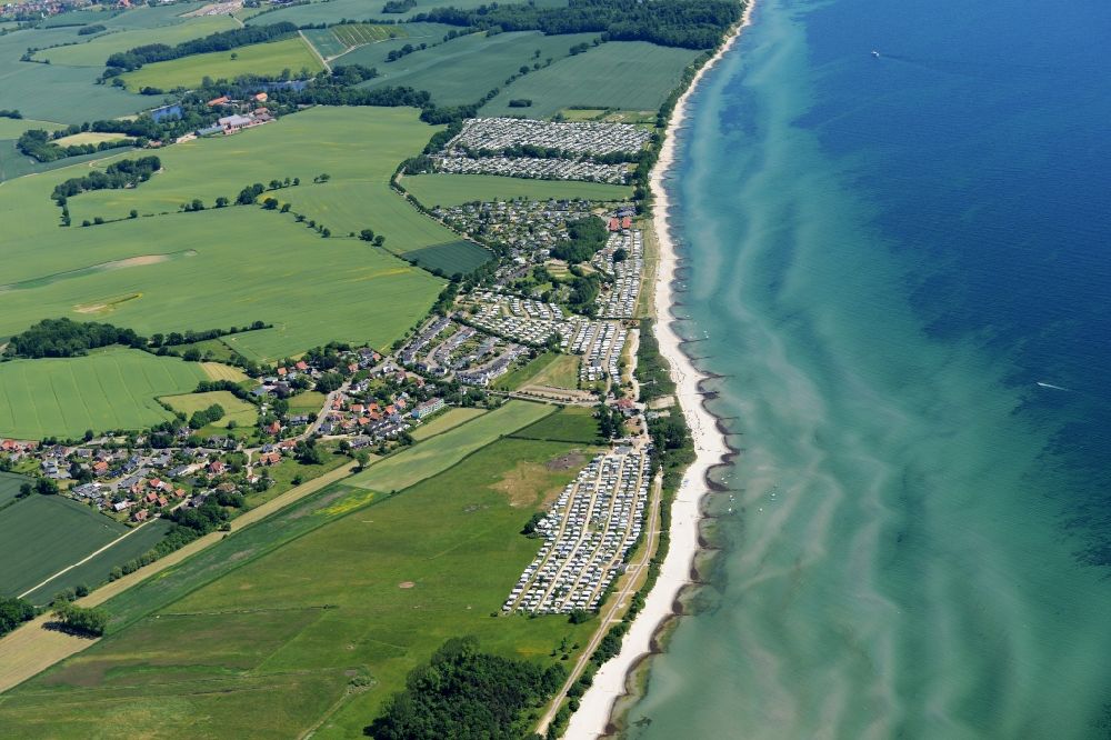 Aerial photograph Rettin - Townscape on the seacoast of Baltic Sea in Rettin in the state Schleswig-Holstein