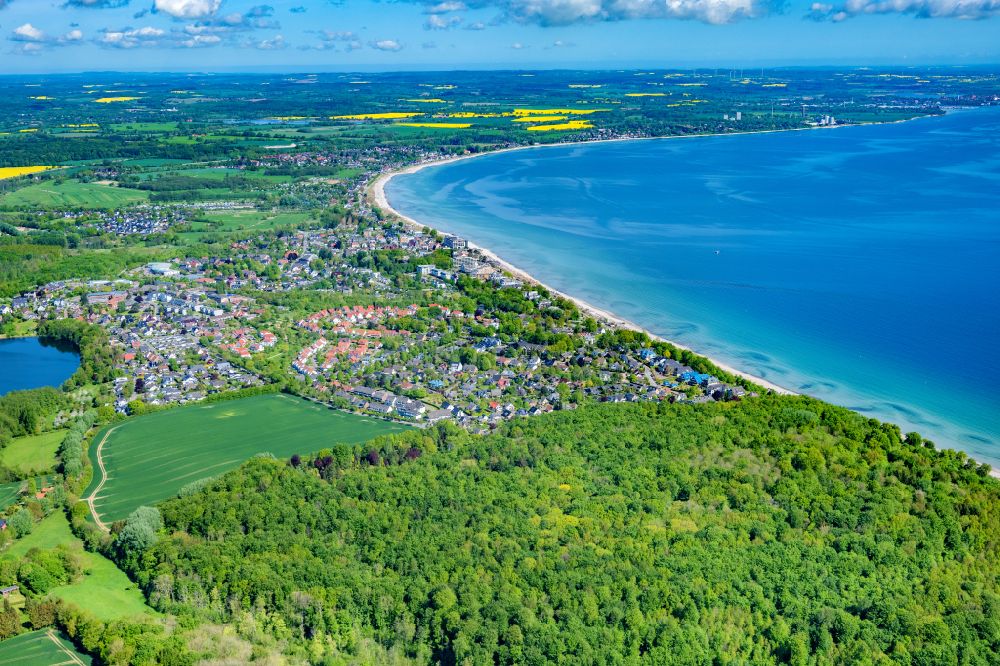 Scharbeutz from the bird's eye view: Townscape on the seacoast of Baltic Sea in Scharbeutz in the state Schleswig-Holstein