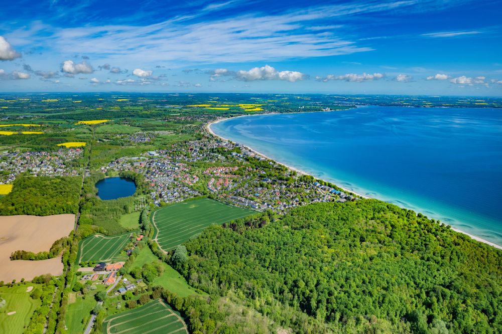 Aerial photograph Scharbeutz - Townscape on the seacoast of Baltic Sea in Scharbeutz in the state Schleswig-Holstein