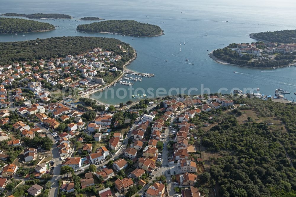 Aerial photograph Pjescana Uvala - Townscape on the seacoast in Pjescana Uvala in Istirien - Istarska zupanija, Croatia