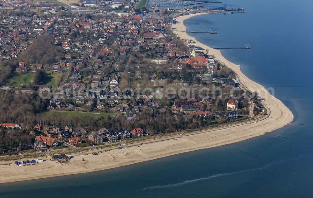 Wyk auf Föhr from above - Townscape on the seacoast of with Sandstrand and Promenade in Wyk auf Foehr in the state Schleswig-Holstein, Germany