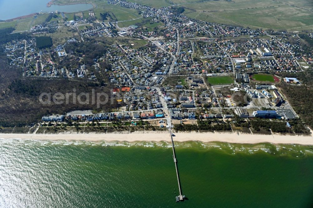 Zinnowitz from above - Townscape on the seacoast with Seebruecke in Zinnowitz on the island of Usedom in the state Mecklenburg - Western Pomerania, Germany