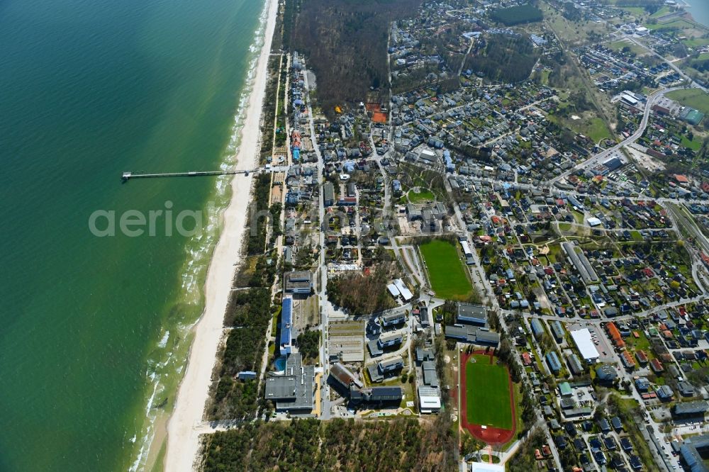 Aerial image Zinnowitz - Townscape on the seacoast with Seebruecke in Zinnowitz on the island of Usedom in the state Mecklenburg - Western Pomerania, Germany