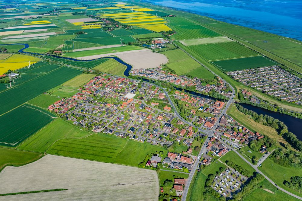 Aerial image Westeraccumersiel - Townscape on the seacoast in Westeraccumersiel of the the Northsea in the state Lower Saxony, Germany