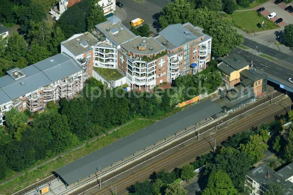 Aerial image Berlin - Block of flats in the S-railway station Berlin south end in the district of Steglitz-Zehlendorf in Berlin, Germany