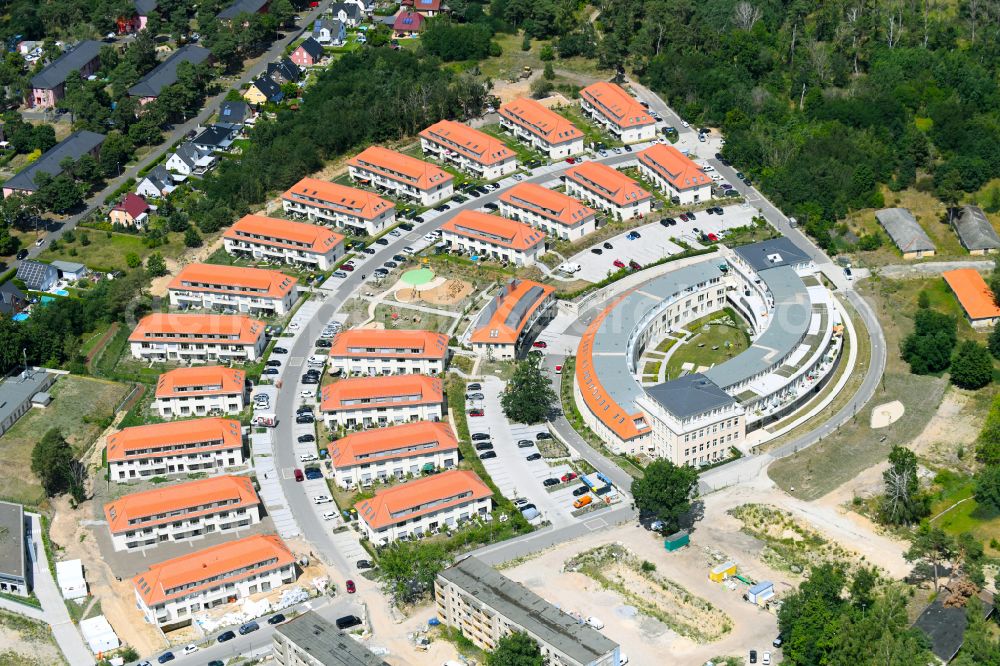 Wustermark from the bird's eye view: Multi-family residential complex Gold- Gartenstadt Olympisches Dorf von 1936 in the district Elstal in Wustermark in the state Brandenburg, Germany