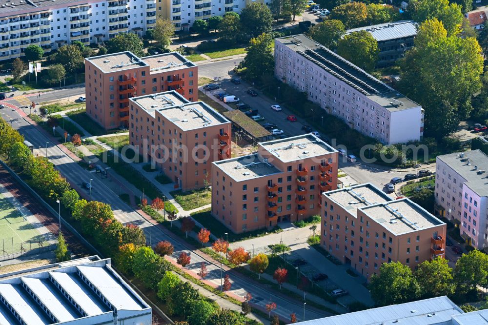 Aerial photograph Berlin - Multi-family residential complex Gothaer Strasse - Alte Hellersdorfer Strasse in the district Hellersdorf in Berlin, Germany