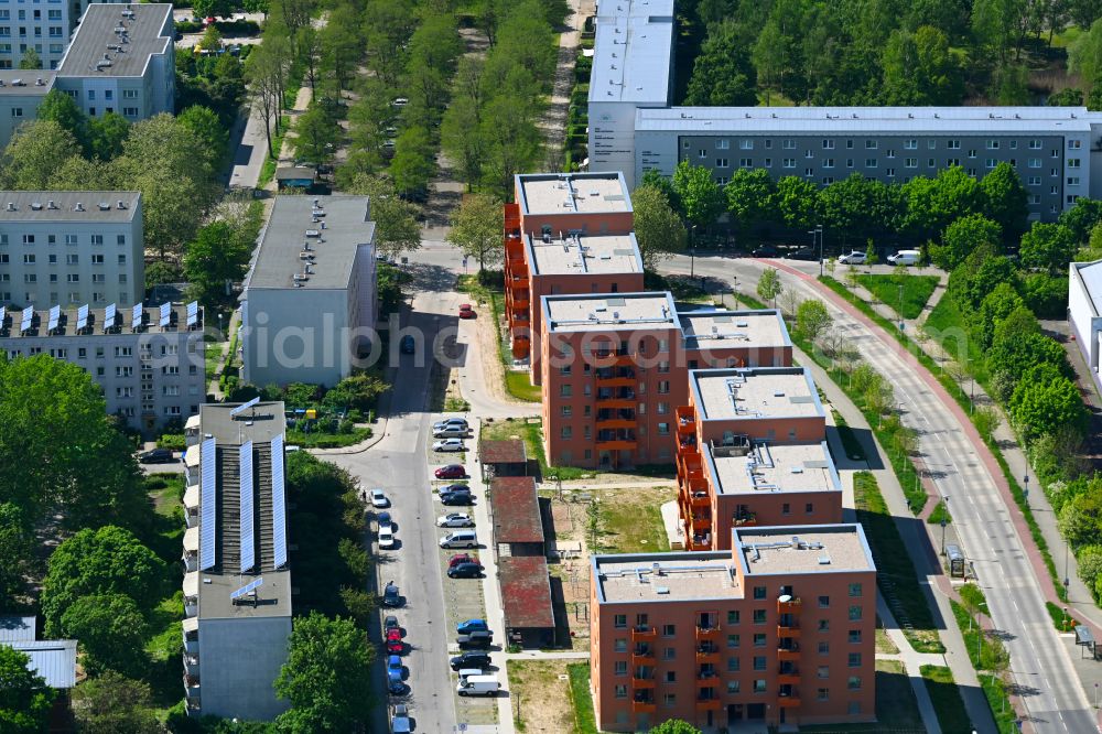 Aerial photograph Berlin - Multi-family residential complex Gothaer Strasse - Alte Hellersdorfer Strasse in the district Hellersdorf in Berlin, Germany