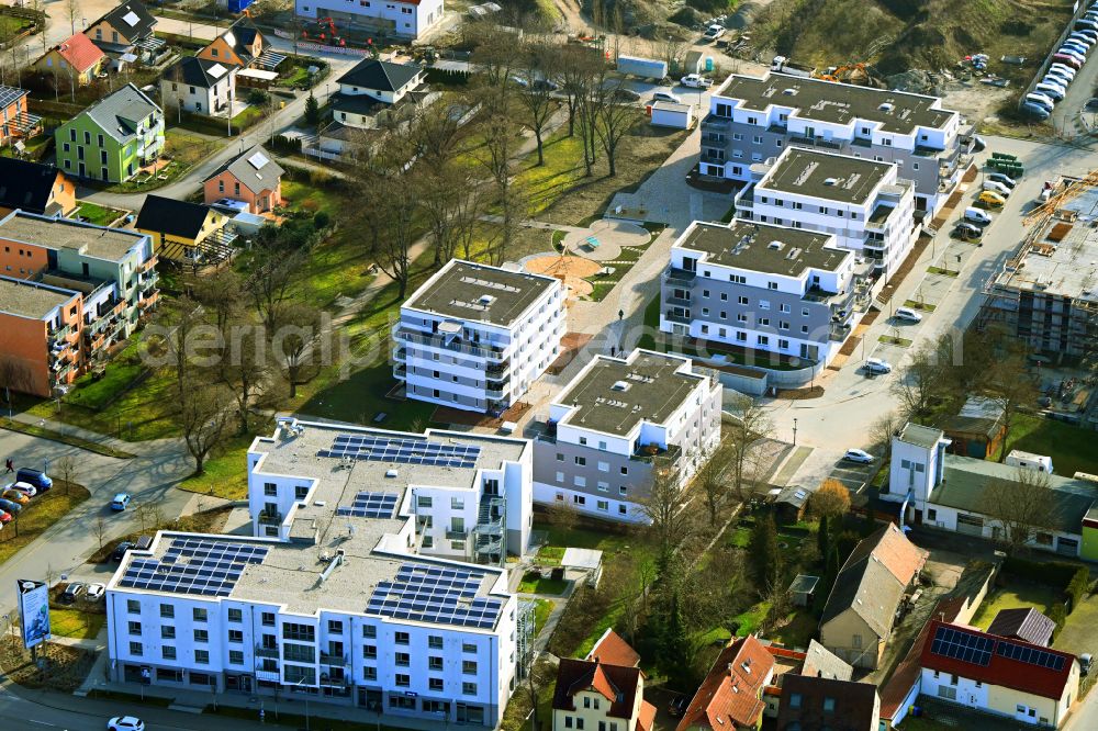Jena from the bird's eye view: Multi-family residential complex Linden-Allee on Joachim-Darjes-Strasse in the district of Zwaetzen in Jena in the state Thuringia, Germany