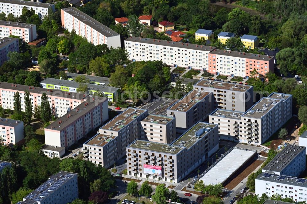 Aerial photograph Berlin - Multi-family residential complex Lion-Feuchtwanger-Strasse - Gadebuscher Strasse in the district Hellersdorf in Berlin, Germany
