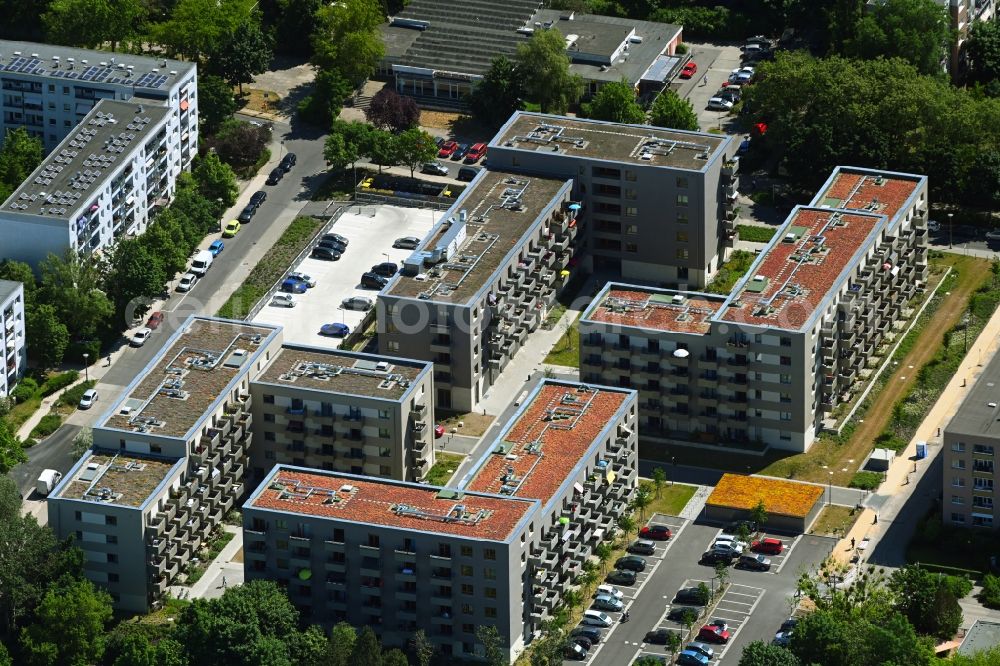 Berlin from the bird's eye view: Multi-family residential complex Lion-Feuchtwanger-Strasse - Gadebuscher Strasse in the district Hellersdorf in Berlin, Germany