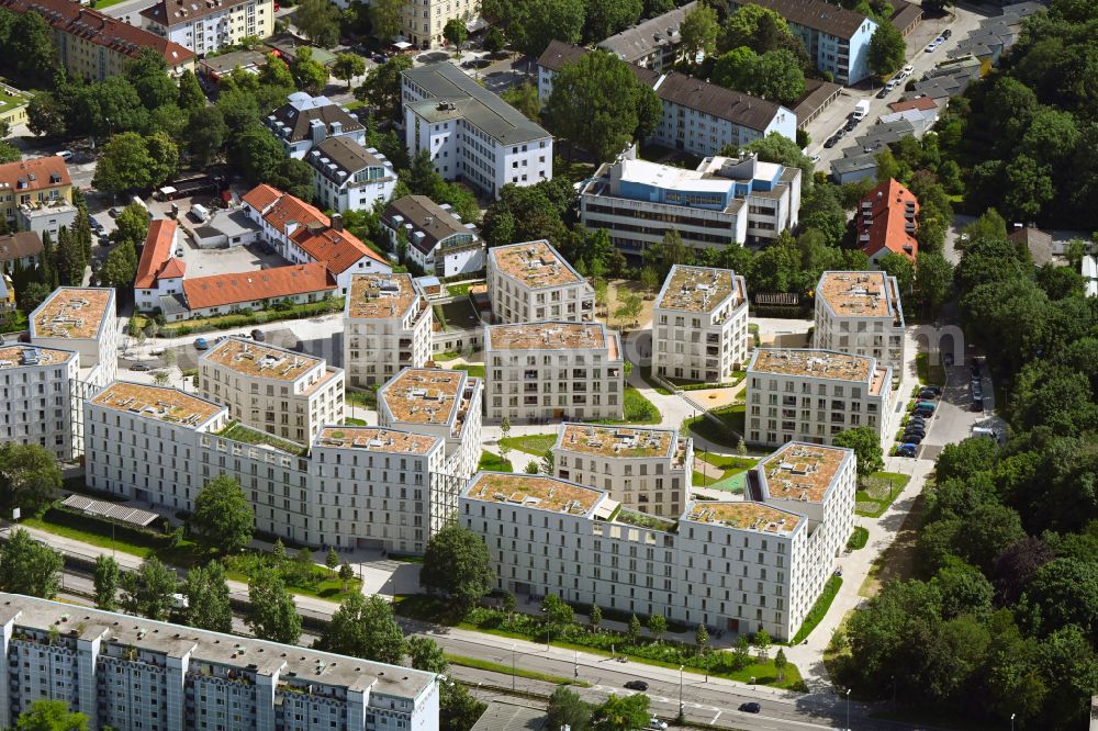 München from the bird's eye view: Multi-family residential complex LIVING ISAR on Hellabrunner Strasse in the district Untergiesing-Harlaching in Munich in the state Bavaria, Germany