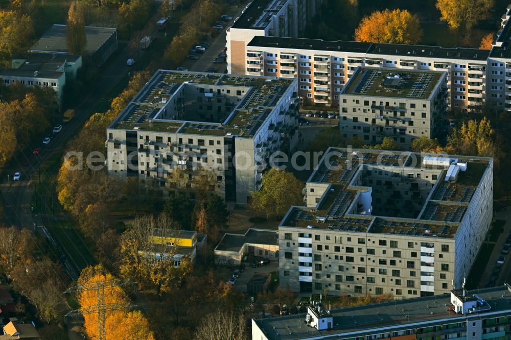 Berlin from the bird's eye view: Multi-family residential complex Muehlengrund on Rotkamp corner Matenzeile in the district Neu-Hohenschoenhausen in Berlin, Germany
