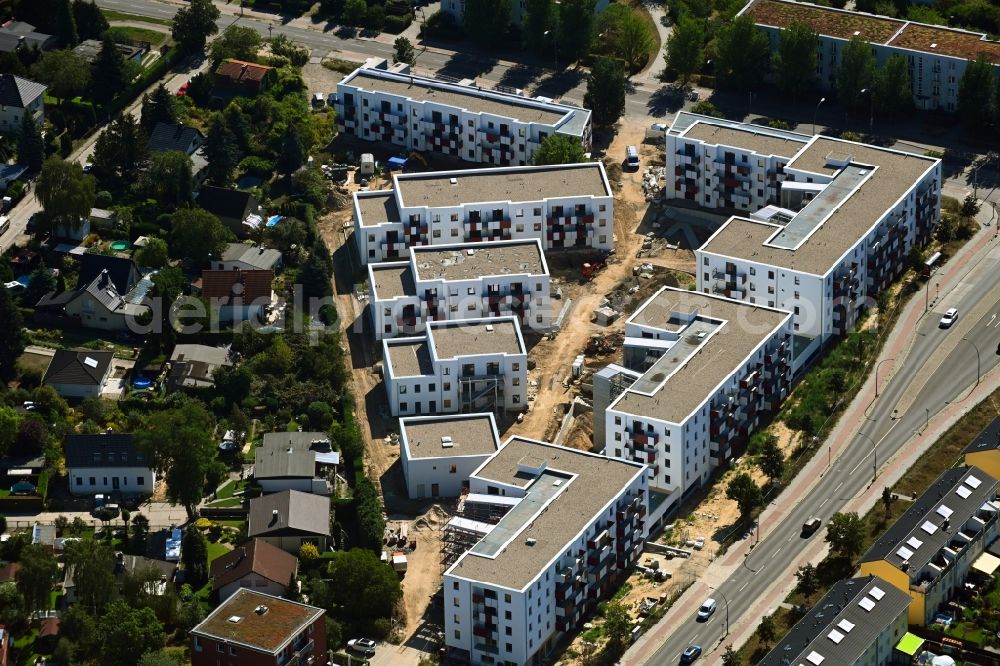 Aerial image Berlin - Multi-family residential complex Schoenefelder Chaussee corner Wegedornstrasse in the district Altglienicke in Berlin, Germany