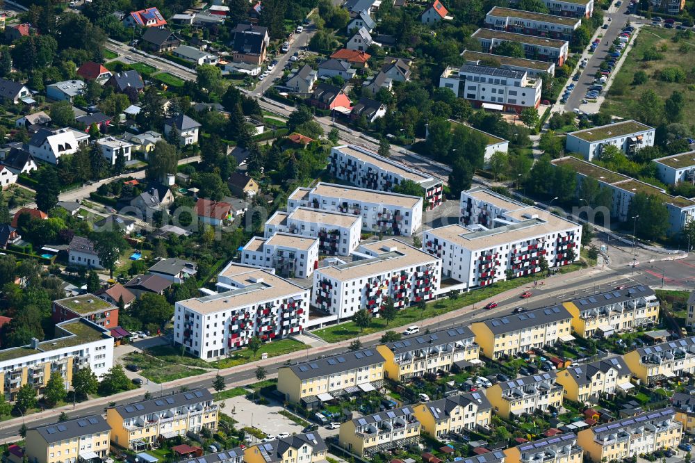 Aerial image Berlin - Multi-family residential complex Schoenefelder Chaussee corner Wegedornstrasse in the district Altglienicke in Berlin, Germany