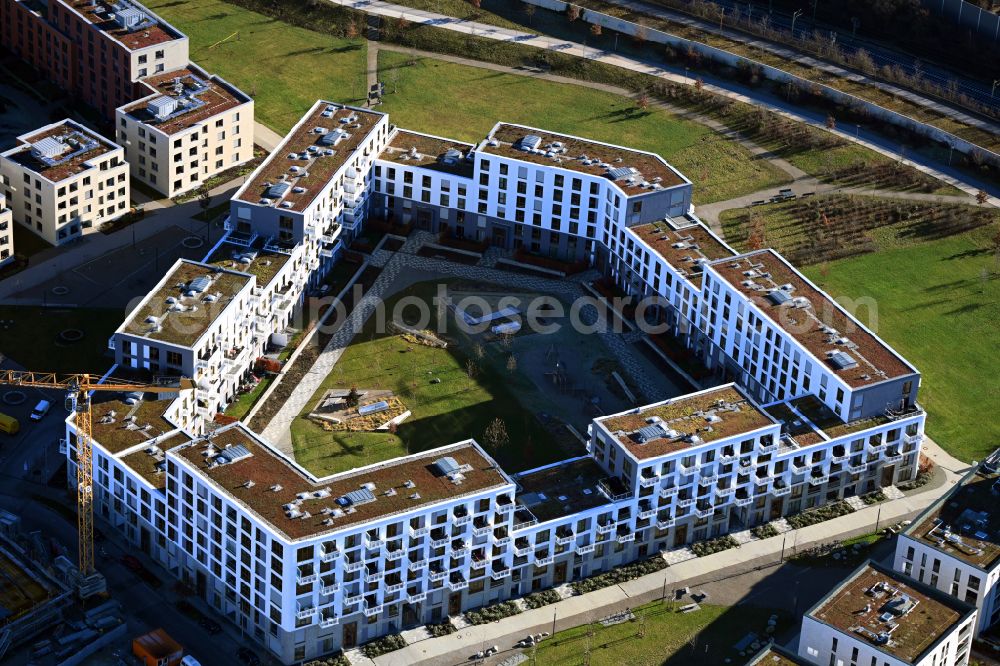 München from the bird's eye view: Of multi-family dwellings in the city quarter Paul-Gerhardt-Allee - Berduxstrasse - Hildachstrasse in the district Pasing-Obermenzing in Munich in the state Bavaria, Germany